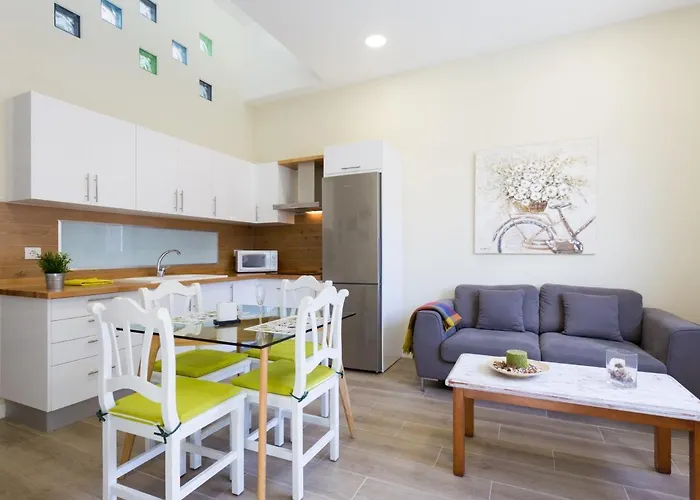 Esquina De Alberto N1 Con Wifi, Cerca De La Playa En - Es-279-3